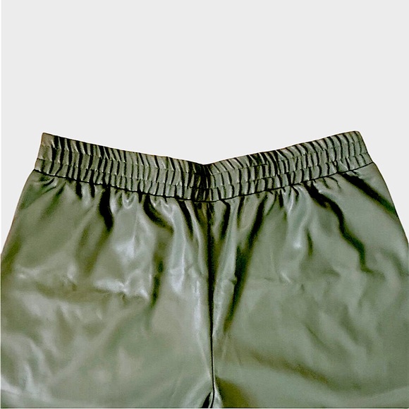 Fabletics Vegan Leather High Waist Green Stretch Athleisure Shorts  SZ Large NWT - Picture 5 of 10